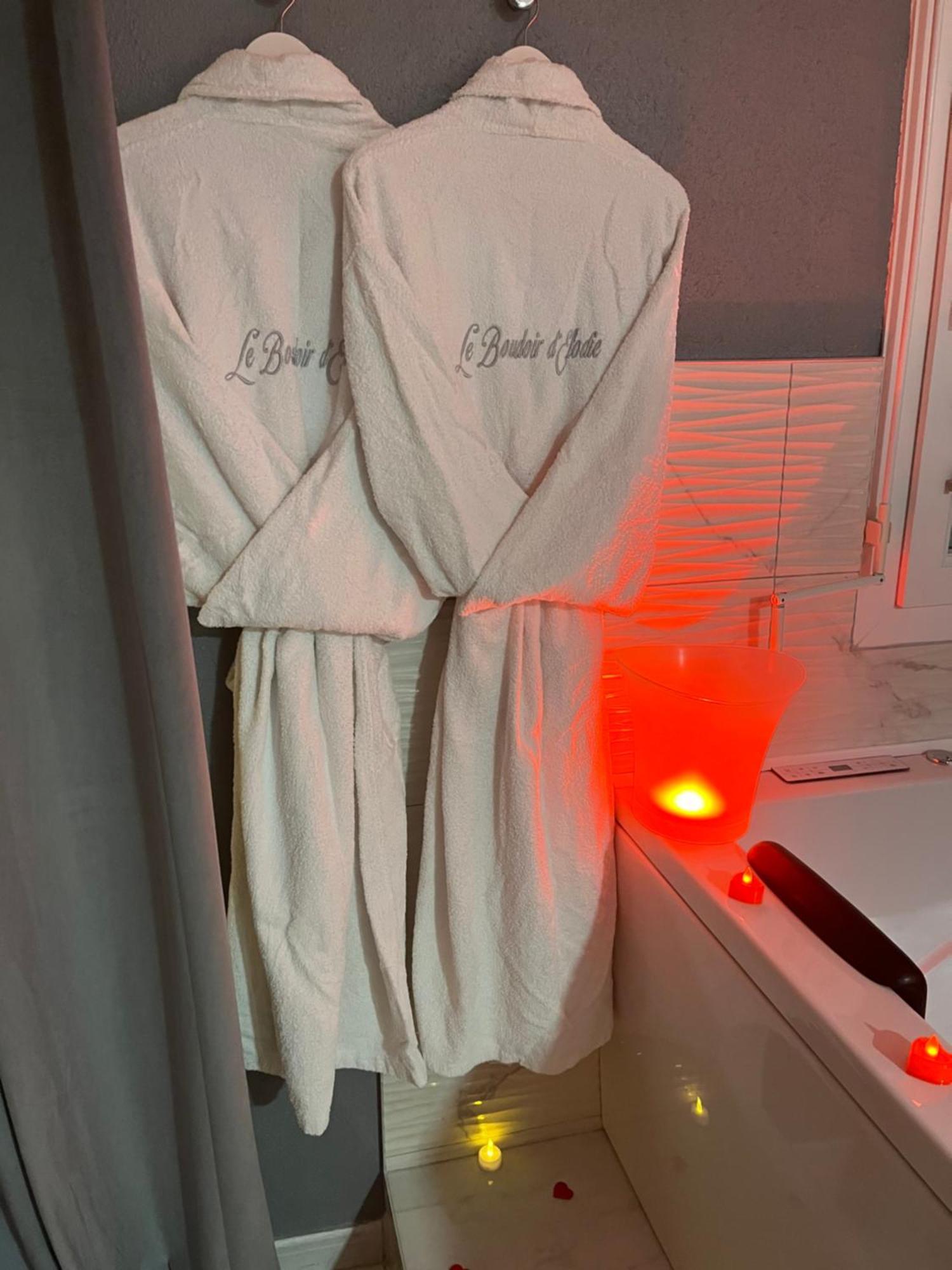 « Le Boudoir D'Elodie » Le Spa Romantique Saint-Léonard エクステリア 写真